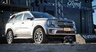 Rộ tin Ford Everest bản xăng sắp về Việt Nam, mức tiêu thụ nhiên liệu 10 lít/100 km?